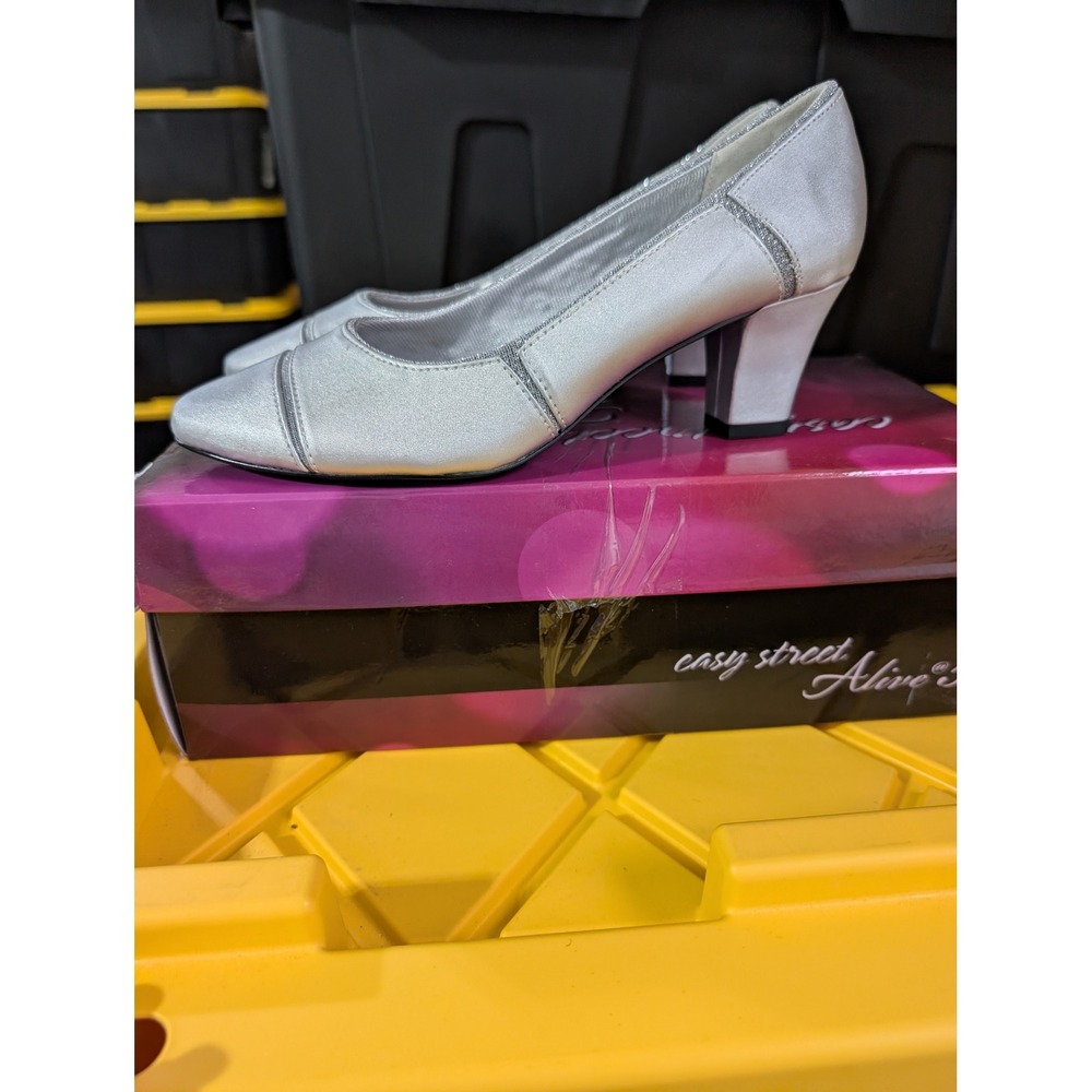 NEW Easy Street Alive 5 Datia Silver Satin Glitter Dance Flex Pumps Size 7M